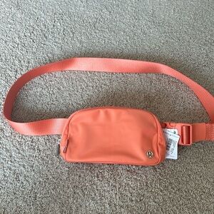 Lululemon Everywhere bag